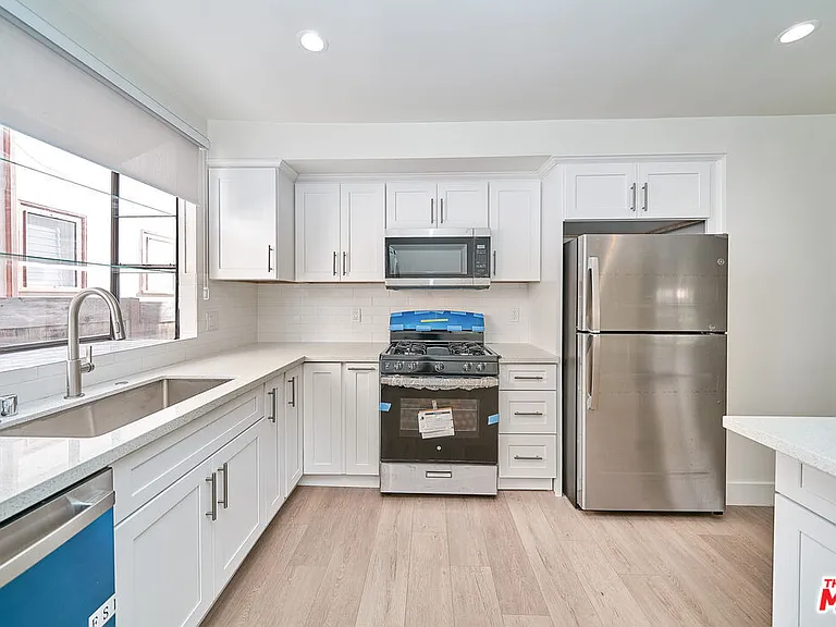 830 S Norton Ave — Photo 2