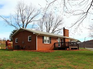 374 Tom Cook Rd, Mount Airy, NC 27030