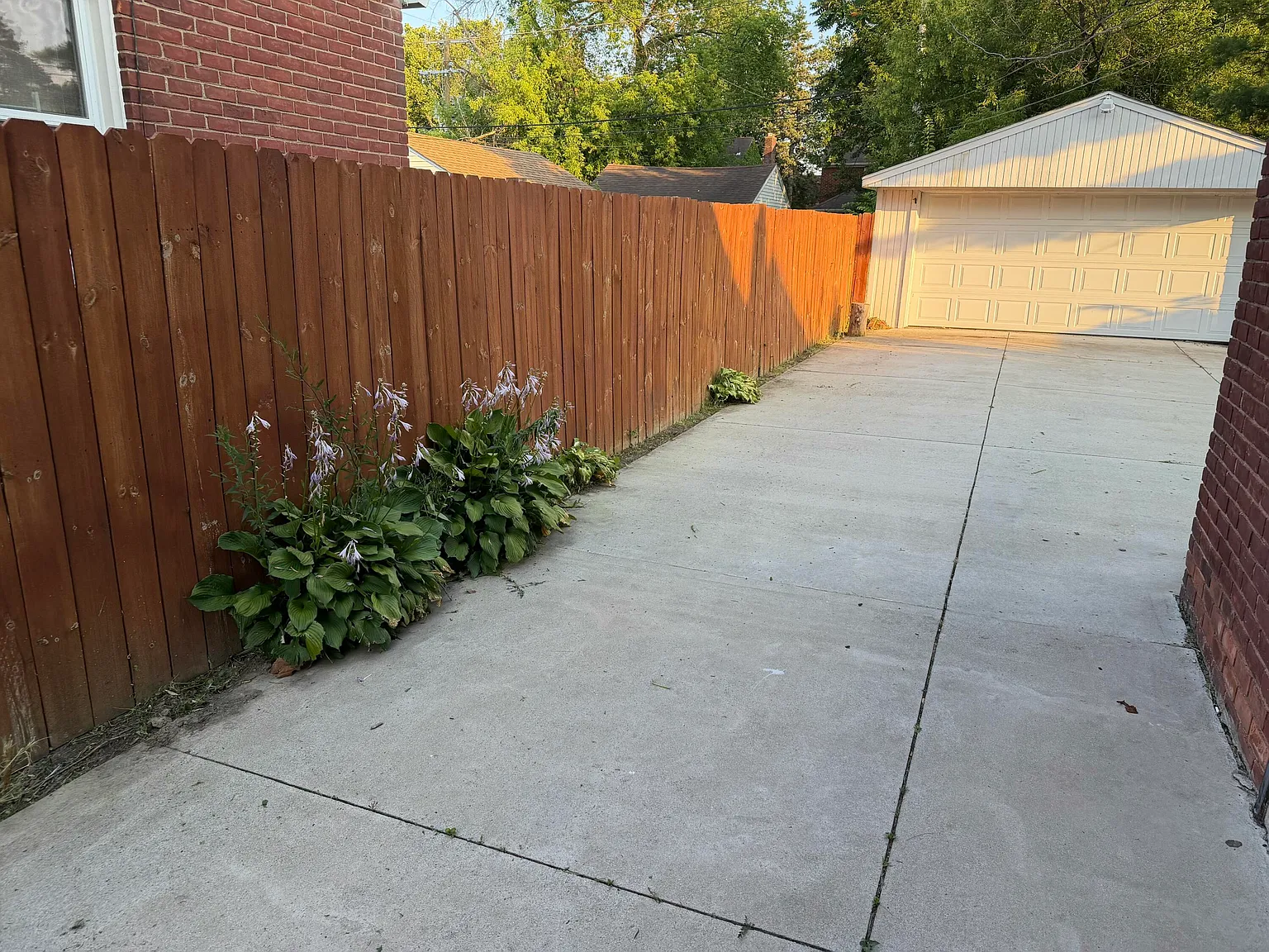 3 bed, 1.5 bath, 943 sqft, $1,650 — Photo 3