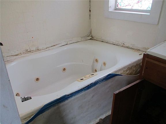 2nd image of 1838 Pauline St