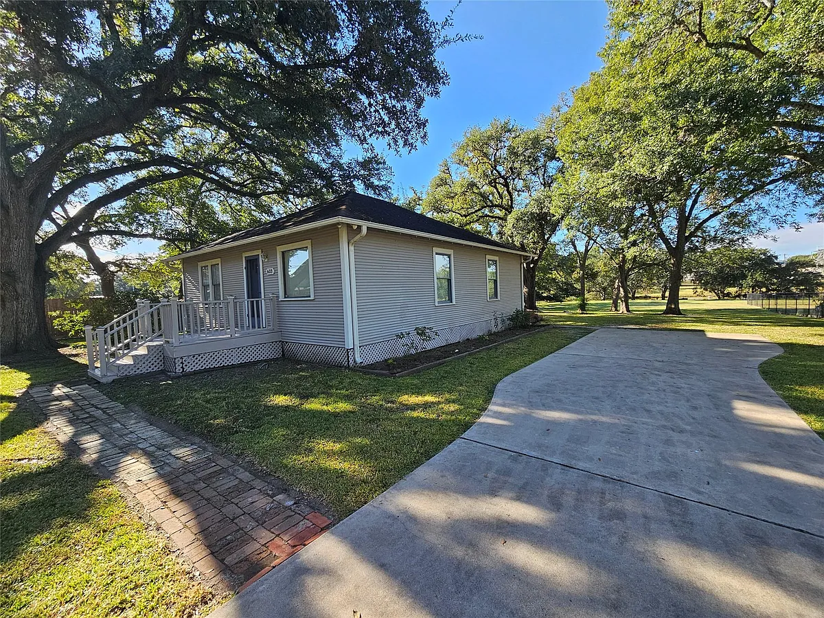 Building Photo - 603 Landrum Ave