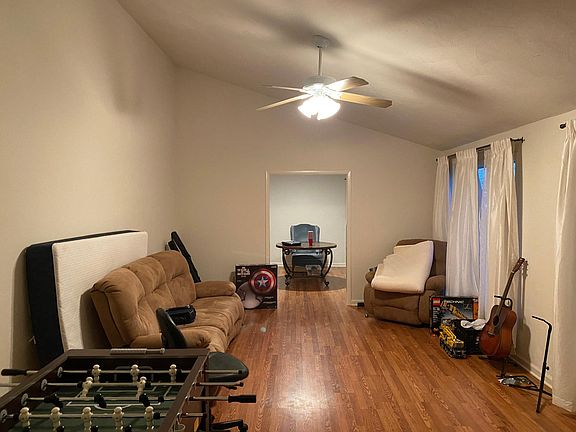 2nd image of 409 Murphy St