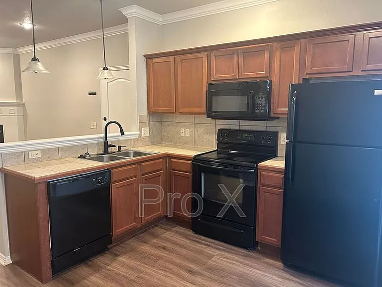 2670 N Valencia Ave #2670 N VALENCIA AVE — Photo 4