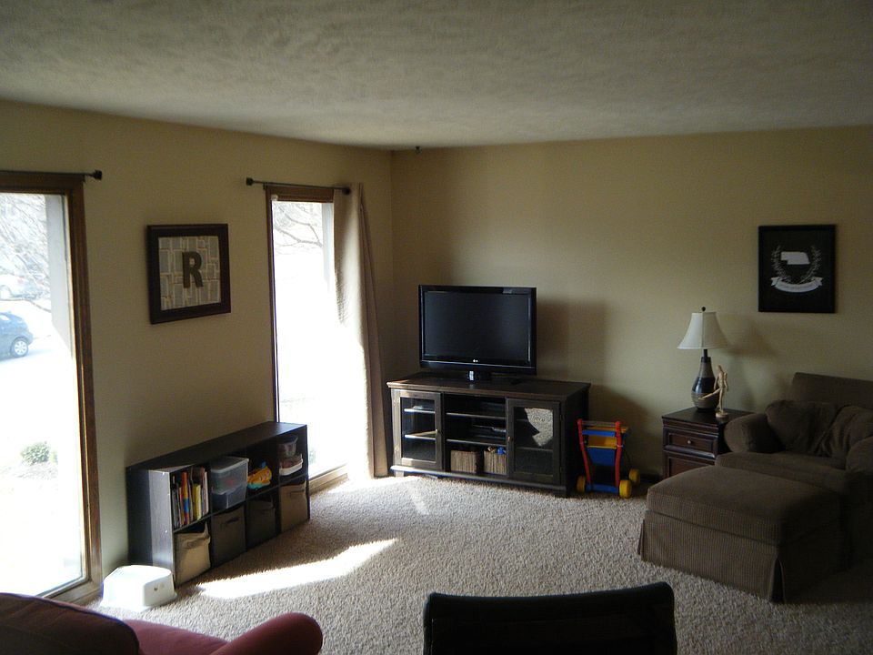 1st image of 824 Redwood Ln