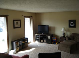 824 Redwood Ln, Papillion, NE 68046