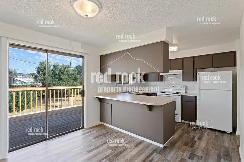 3 bed, 2.0 bath, 1450 sqft, $1,795 — Photo 2