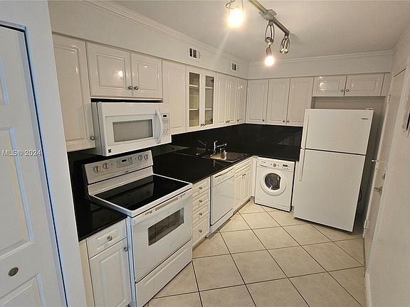 5th image of 6770 Indian Creek Dr APT 14A