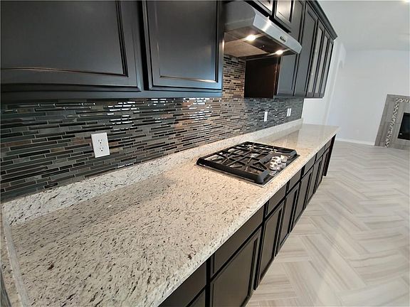5th image of 753 Gold Beach Dr