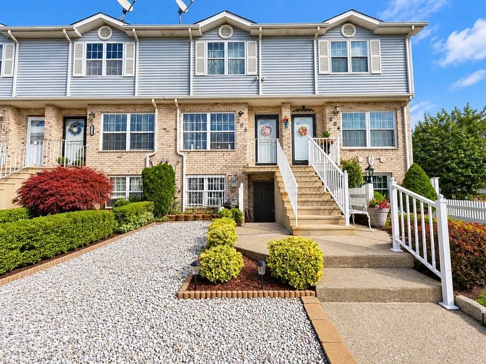 206 Pond Way #B