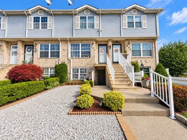 206 Pond Way APT B, Staten Island, NY 10303