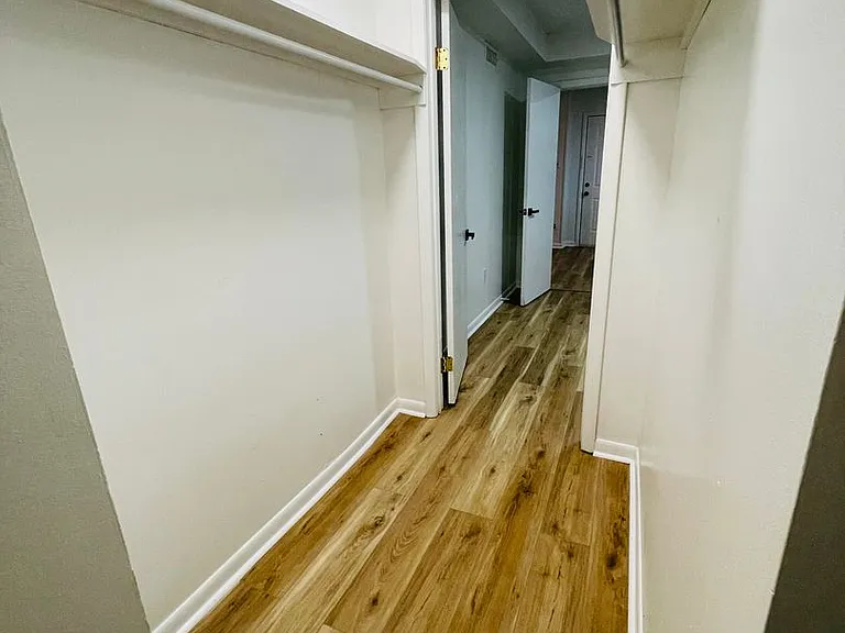500 W Cross St — Photo 16