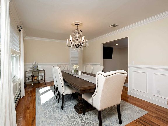 3rd image of 108 Lakeview Ave