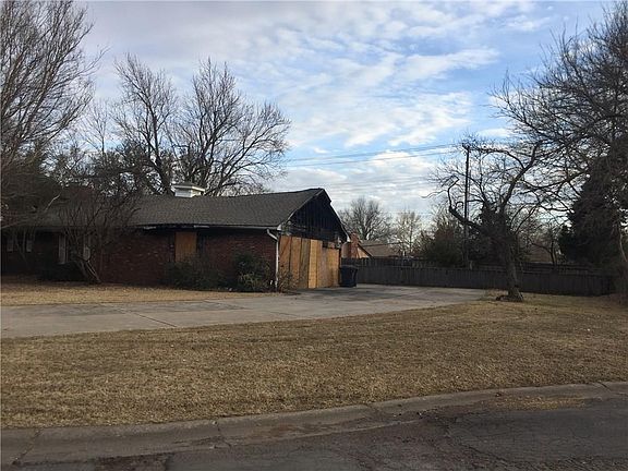 4th image of 100 W Ranchwood Ct