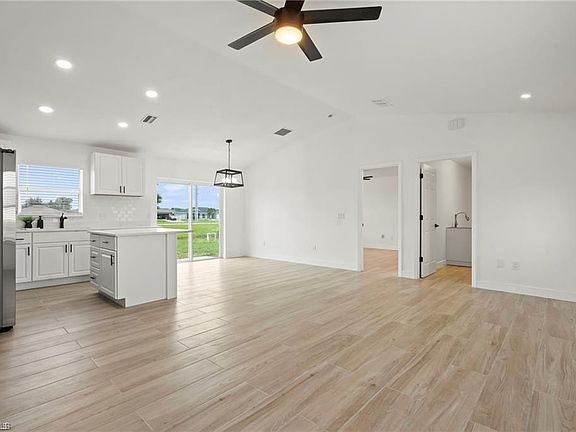 4th image of 328 NE 24th TER