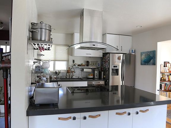 3rd image of 180 Warwick Dr