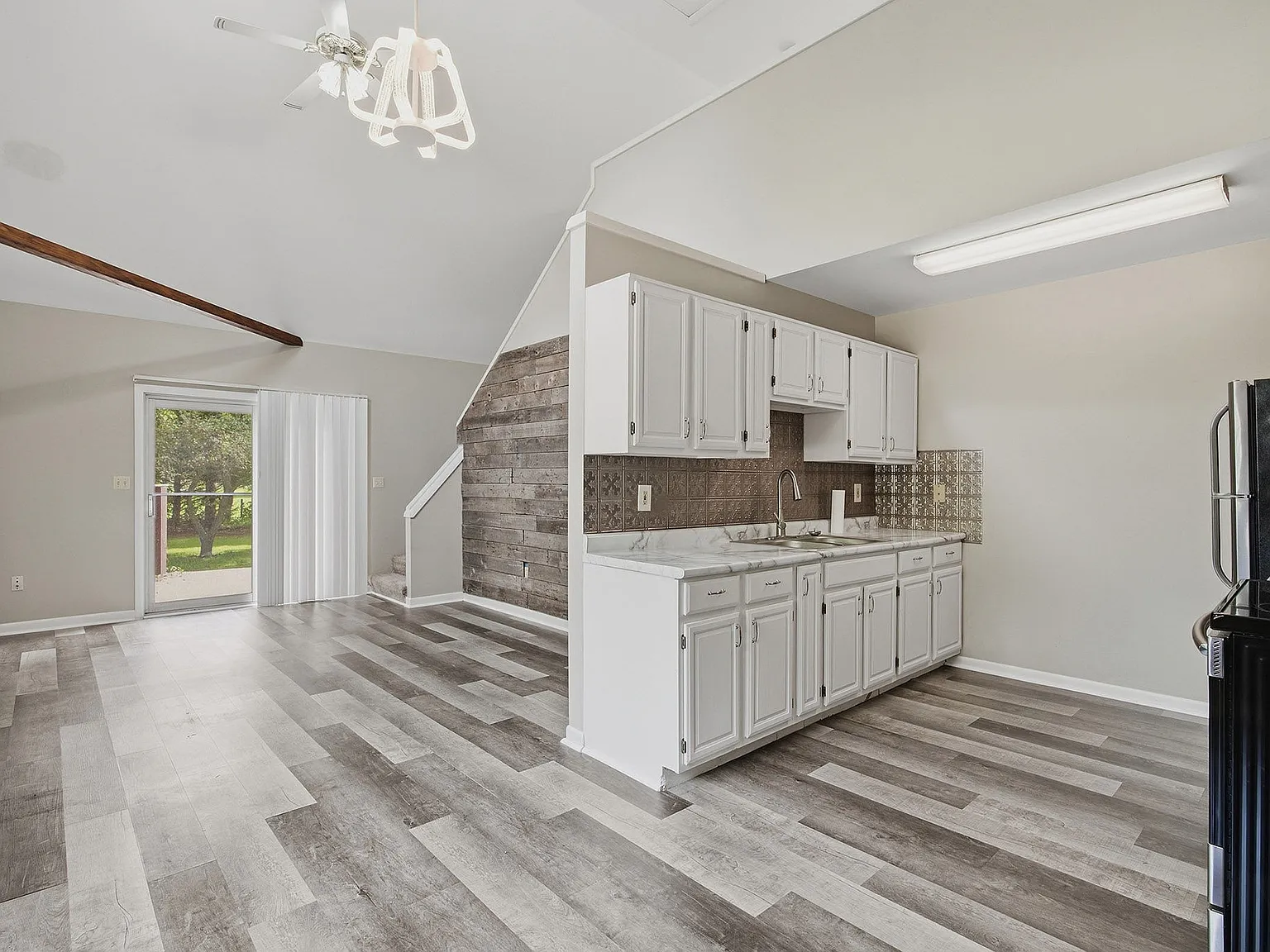 3 bed, 1142 sqft, $1,700 — Photo 3
