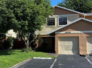10491 NW 3rd St, Pembroke Pines, FL 33026
