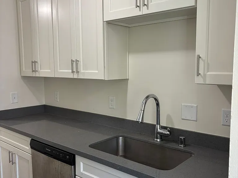 Jennifer Ryan Apartments — Photo 13