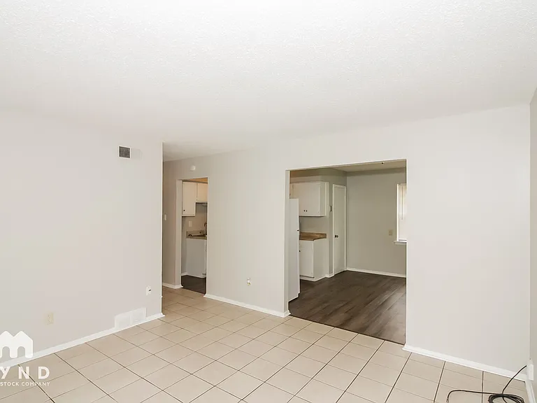 6875 Embassy Cir — Photo 7