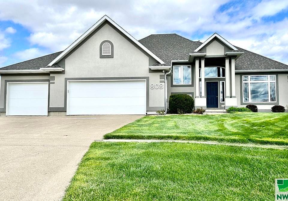 1st image of 808 Glenwood Ct
