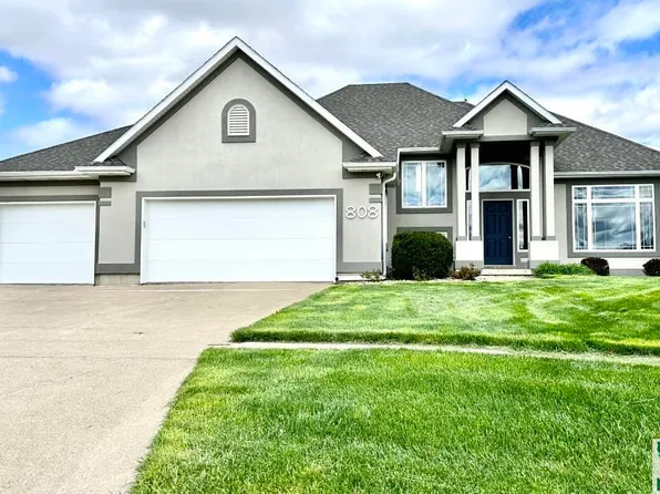 808 Glenwood Ct, Sergeant Bluff, IA 51054