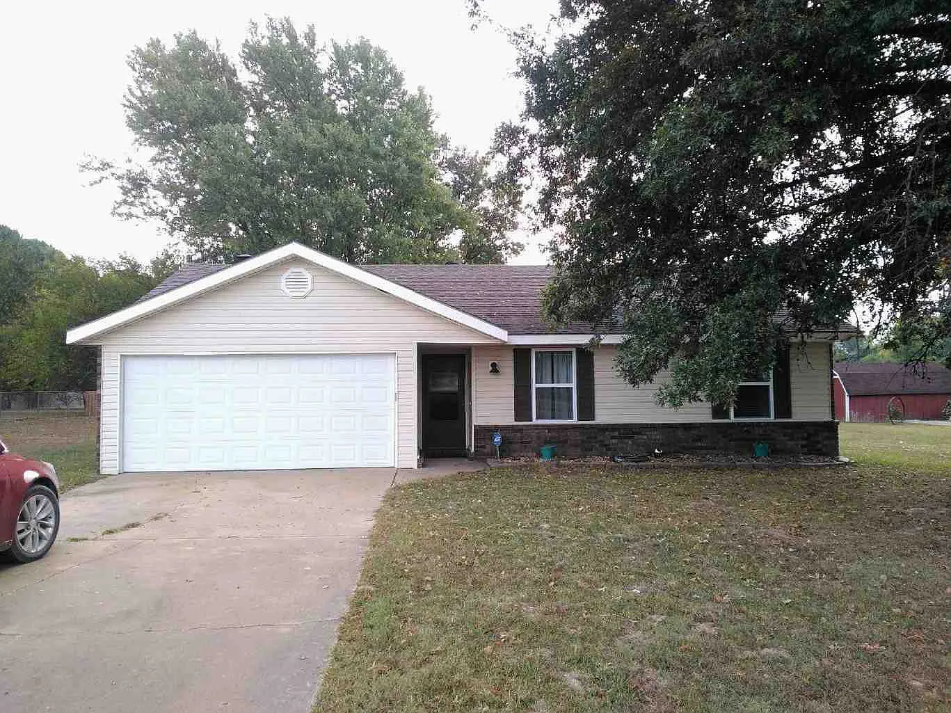 3 bed, 1.5 bath, 1263 sqft, $2,000 — Photo 1