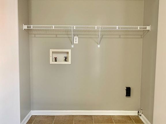 4th image of 1660 Baltimore Dr APT 4