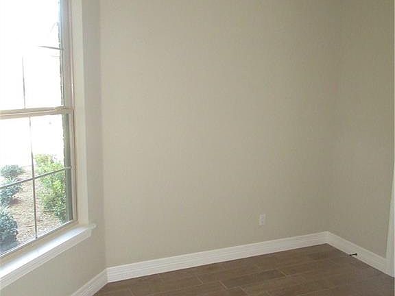 5th image of 501 Pinewood Dr