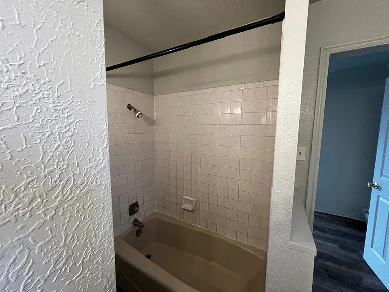 423 N Main St — Photo 22