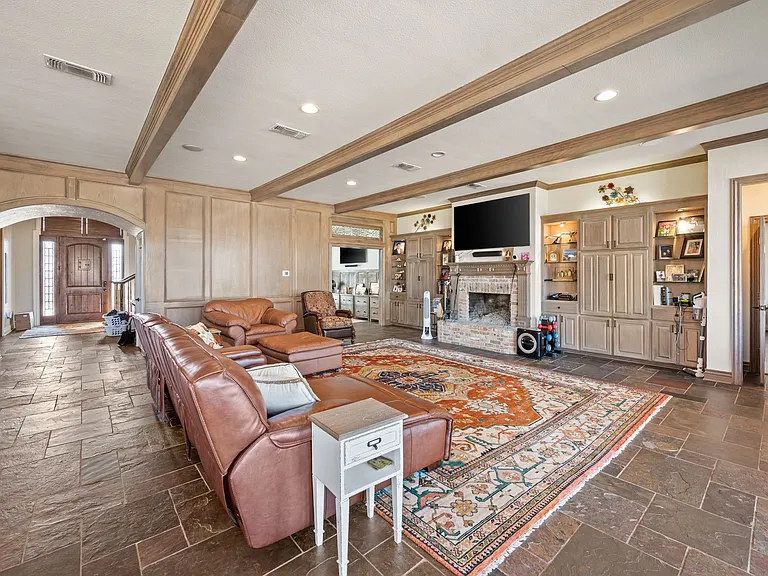 208 Highpoint Cir — Photo 31