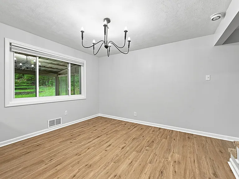 56 Pointview Rd — Photo 8