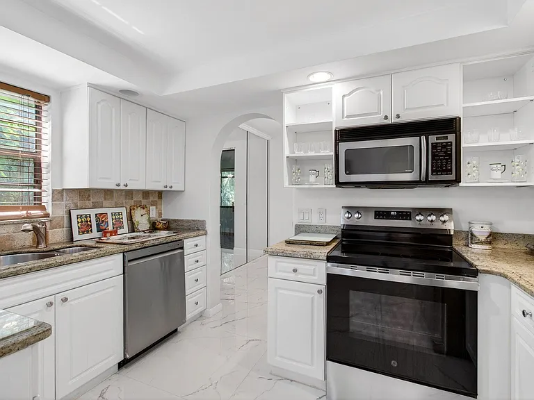 7865 La Mirada Dr — Photo 22
