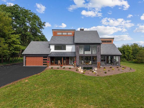 2nd image of 118 Walters Haven Ln