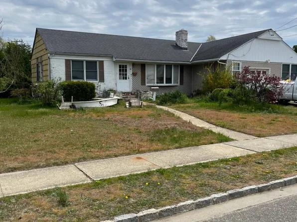 32 Nearwater Avenue, Massapequa, NY 11758