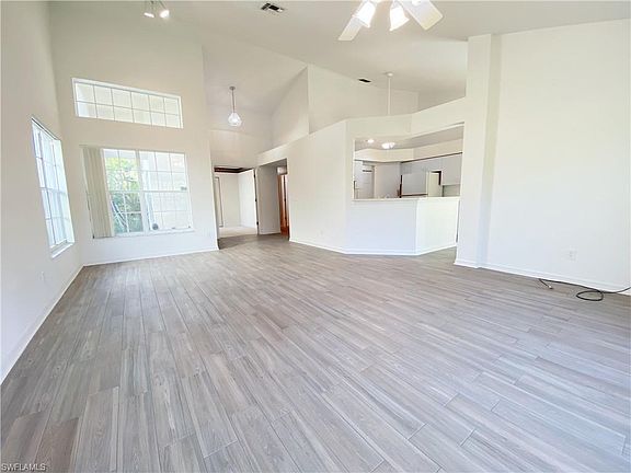 4th image of 15008 Cloverdale Dr
