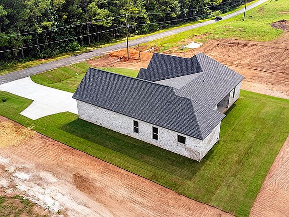 3rd image of 718 Riverknolle Rd