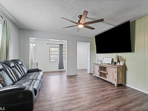 5th image of 912 Hibiscus Ln
