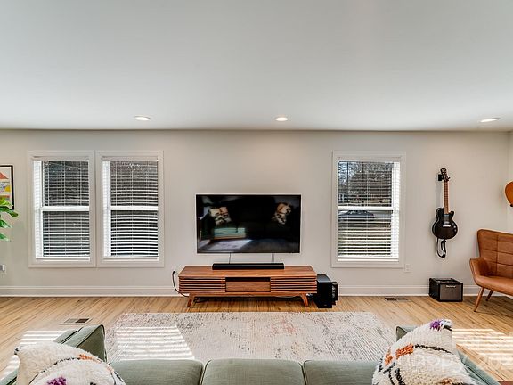 3rd image of 508 Beacon St