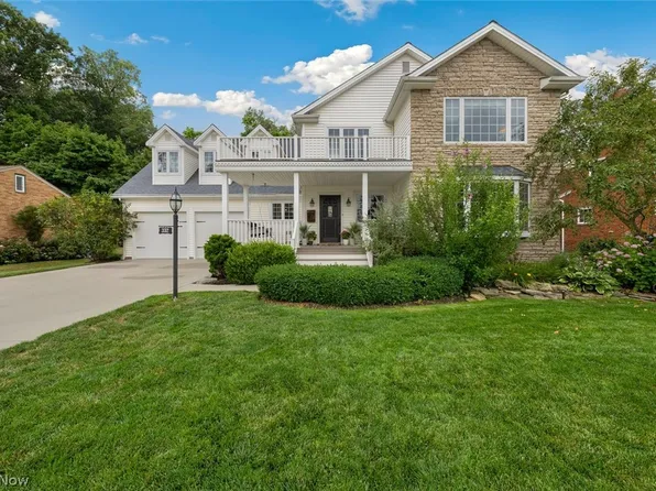 332 Kenmore Dr, Bay Village, OH 44140