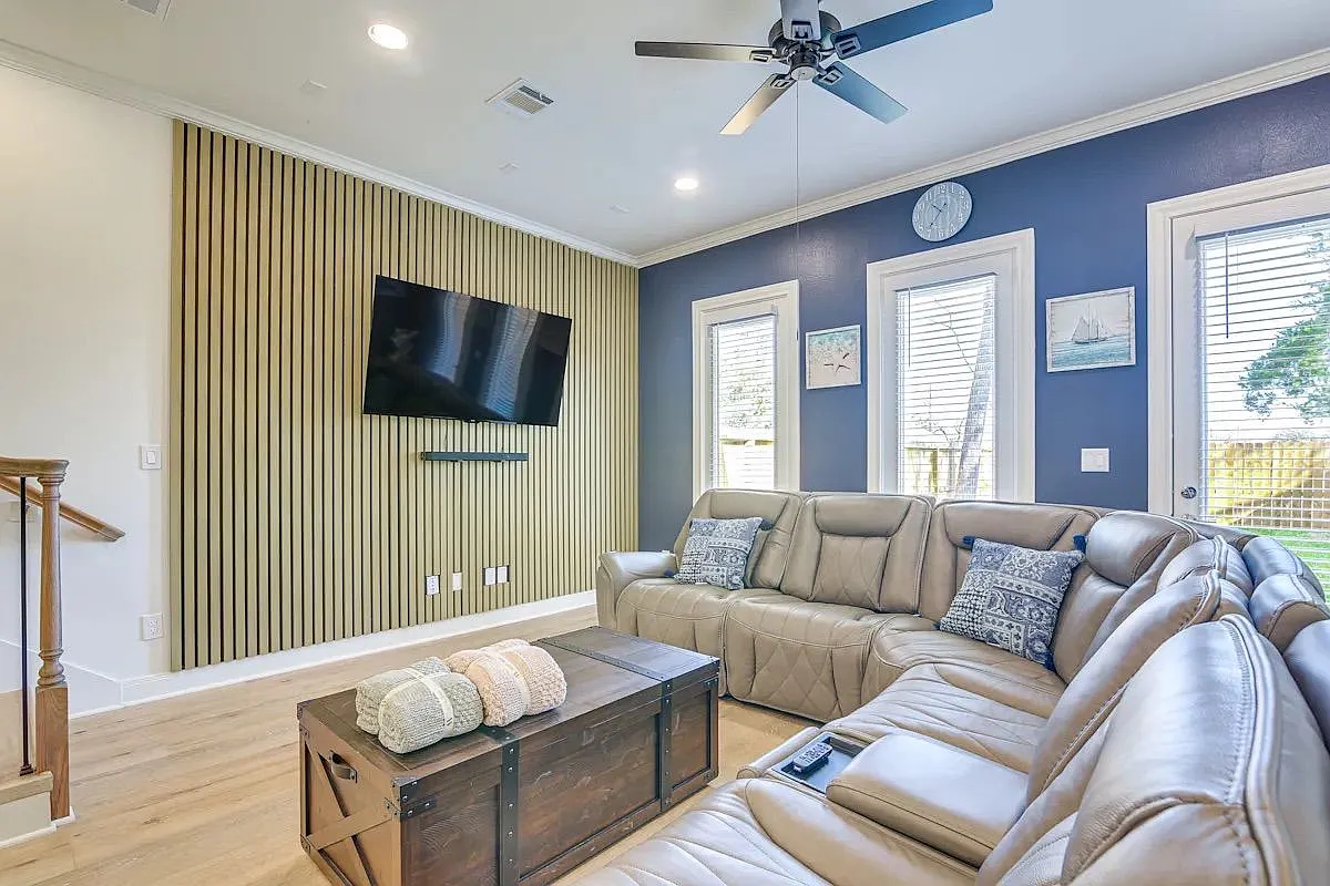 3 bed, 3.5 bath, 1350 sqft, $2,900 — Photo 1