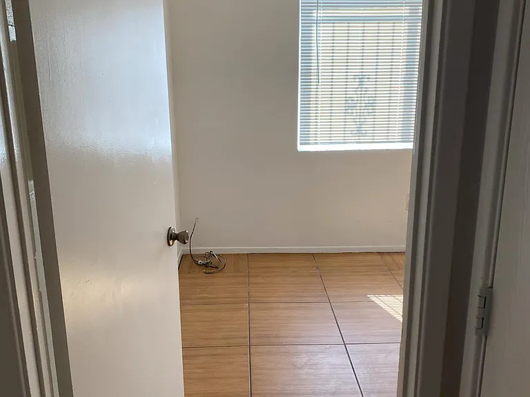 1057 E Halcyon Rd — Photo 7