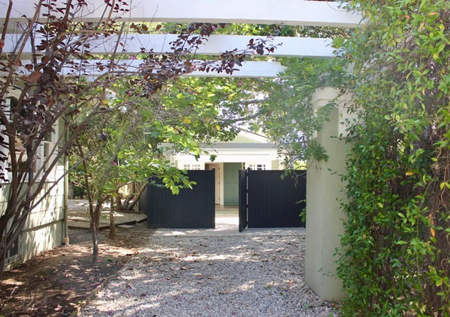 Franklin Village - Detached 1 Bed/1bath With Large Private Yard — Photo 3