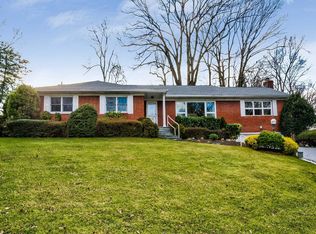 29 Farm Ln, Great Neck, NY 11020