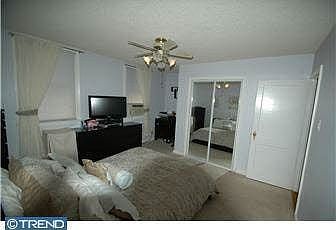 Master bedrm w wall to wall carpet, mirrored closet, small nook used as office