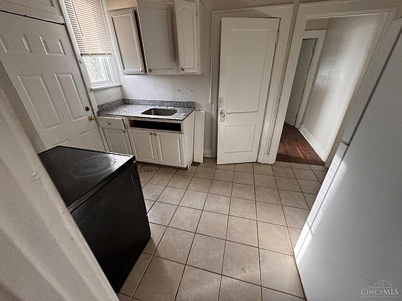 3rd image of 903 McPherson Ave