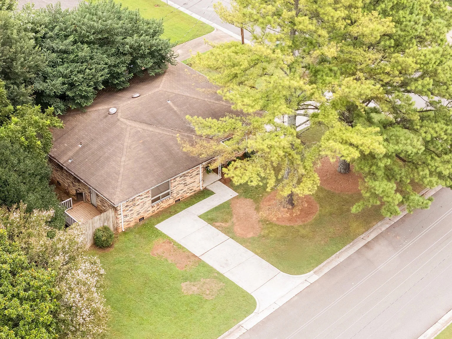3 bed, 1100 sqft, $1,295 — Photo 4
