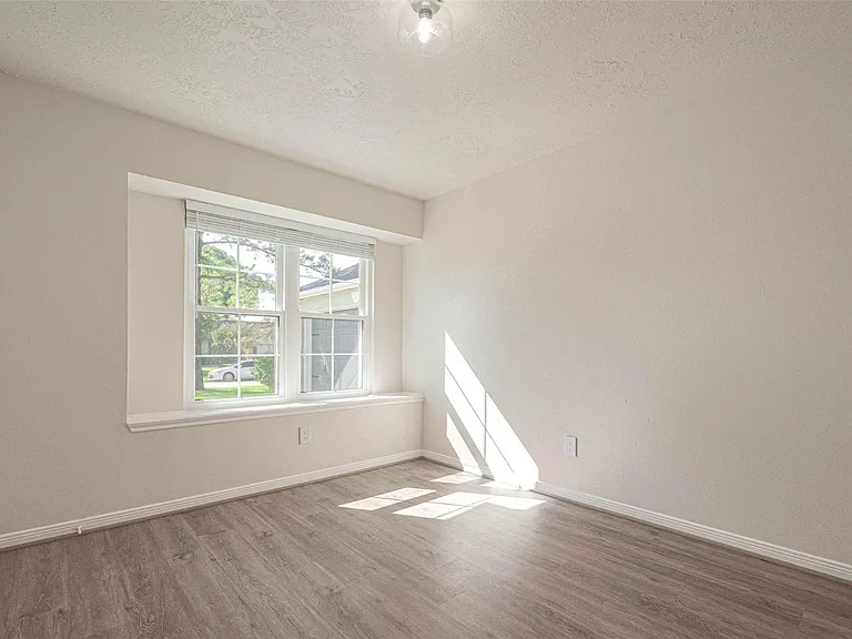 416 Heatherwood Ct — Photo 18