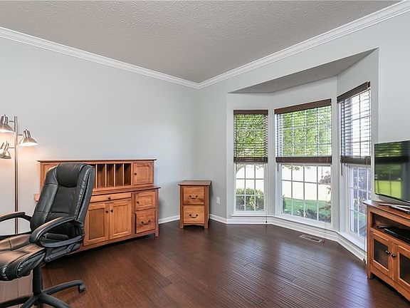 4th image of 150 Christina Dr