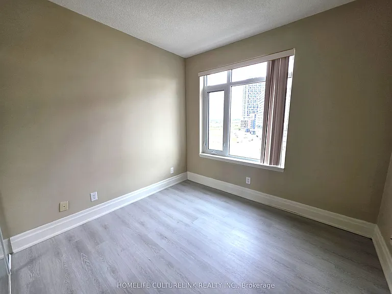 131 Upper Duke Cres #804 — Photo 14