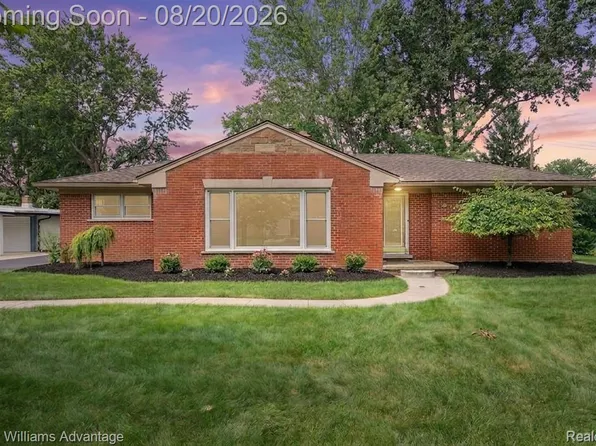 5907 Rosetta St, Dearborn Heights, MI 48127